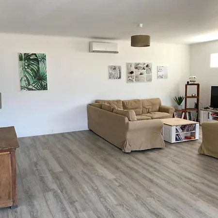 Apartment Neuf Renove Dans Maison A 100 M De La Exceptionnelle Vue *